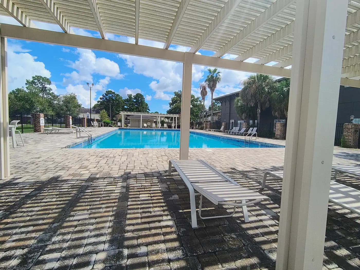 Pool and pergola at Crossings at Pinebrook in Mobile