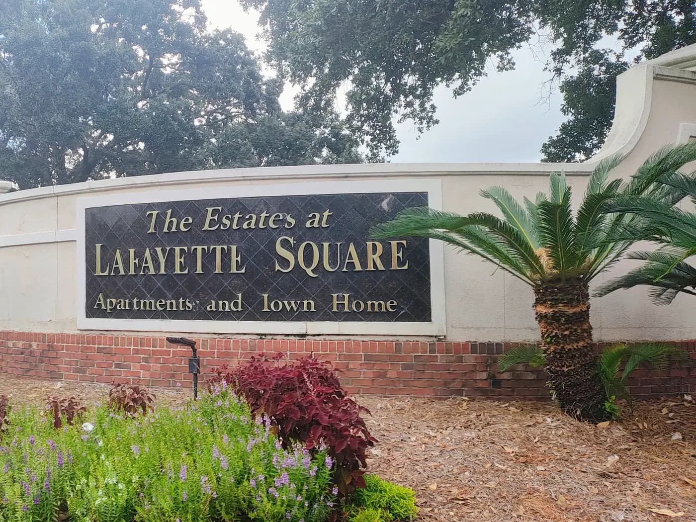 The Estates at Lafayette Square entrance sign