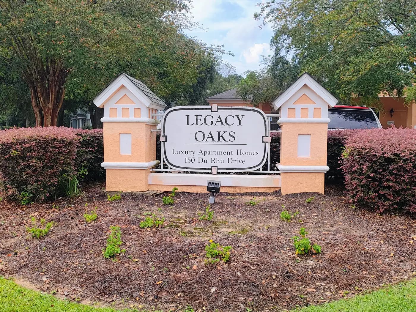 Legacy Oaks luxury apartment homes sign on Du Rhu Drive