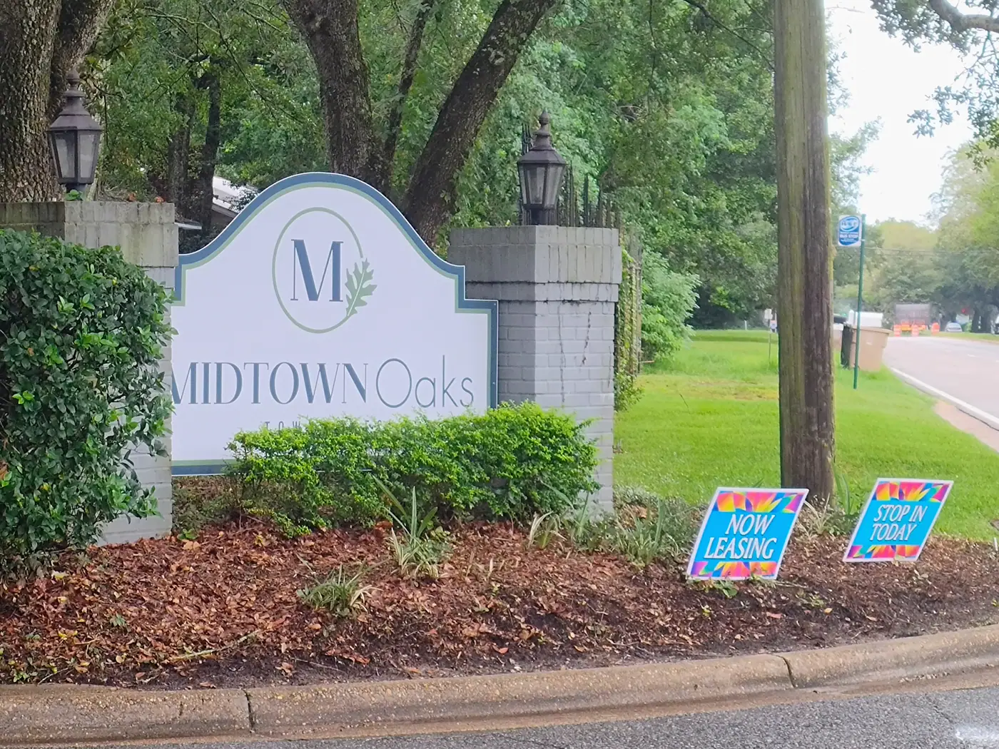 Midtown Oaks entrance sign in Midtown Mobile
