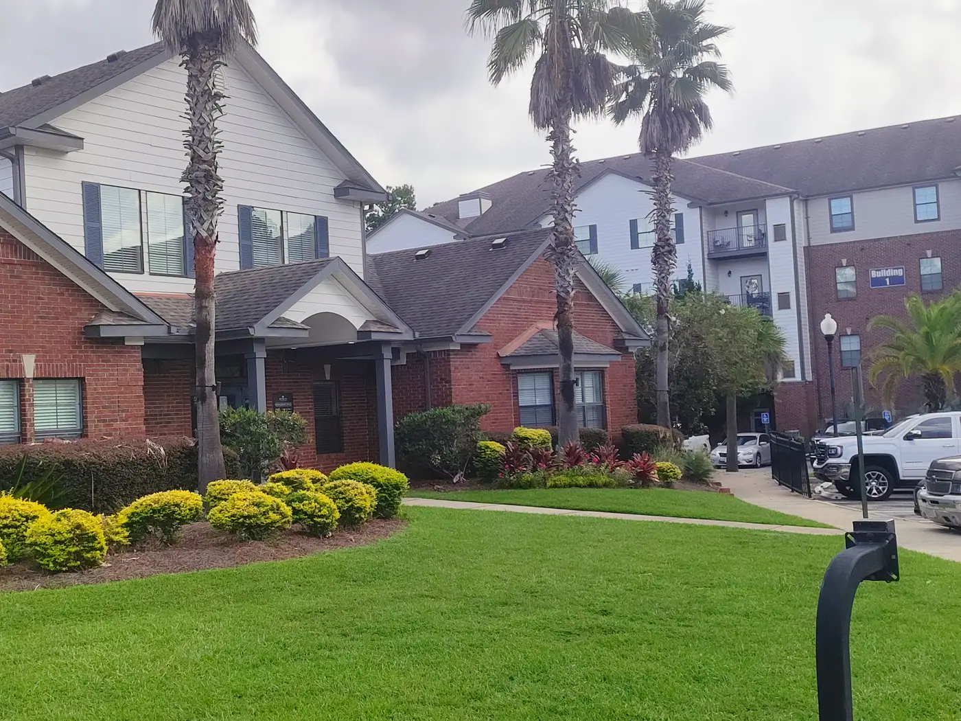 Brick residences and palms at Retreat at Schillinger