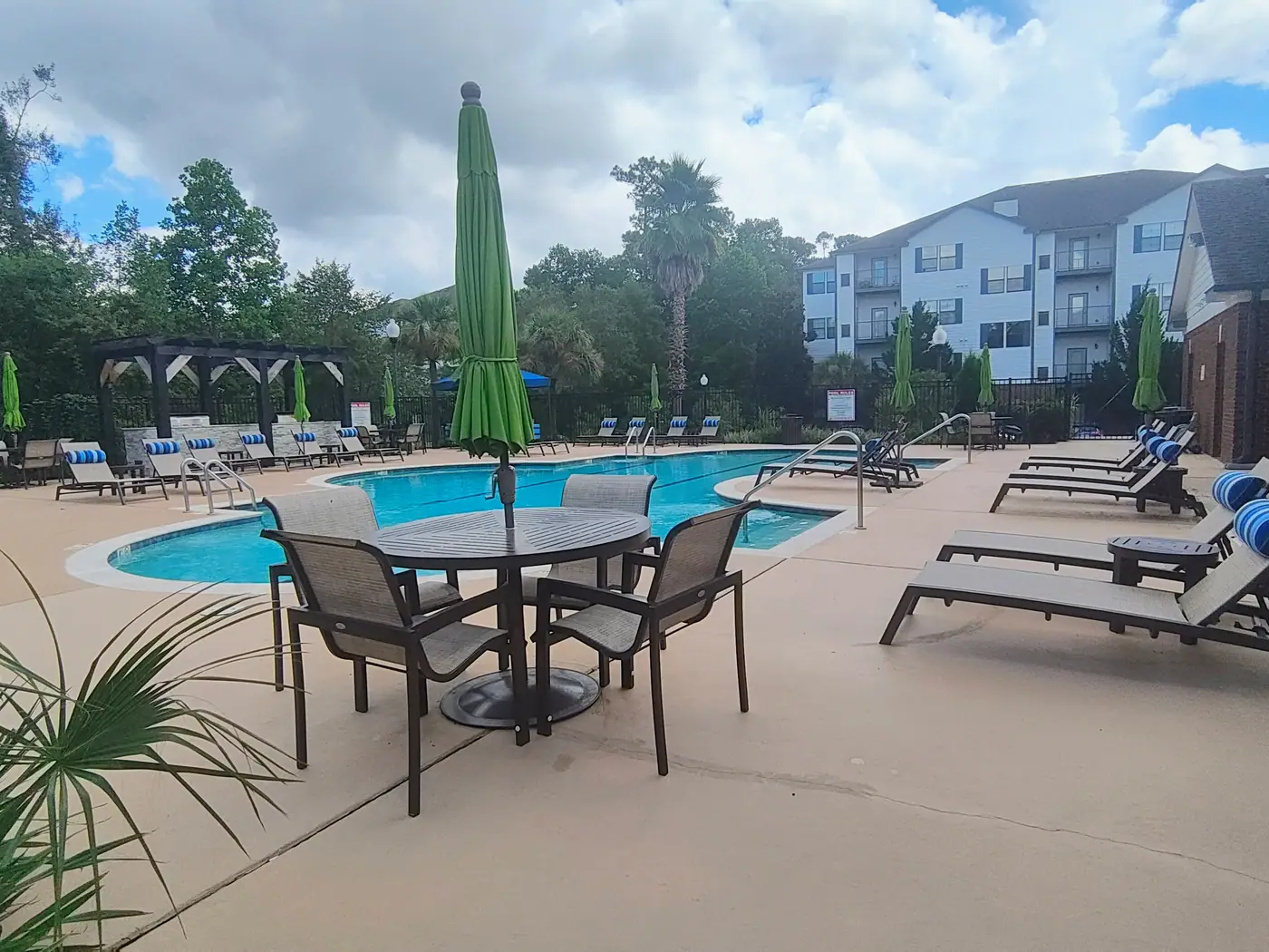 Pool and sundeck at Retreat at Schillinger